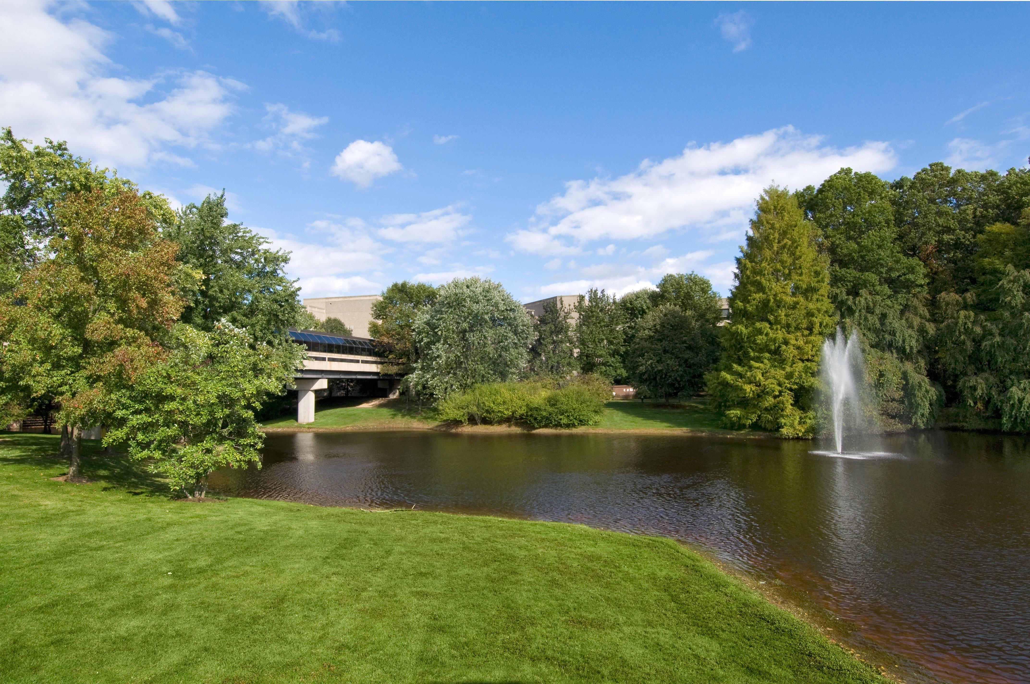 Crowne Plaza Princeton - Conference Center By Ihg Bagian luar foto