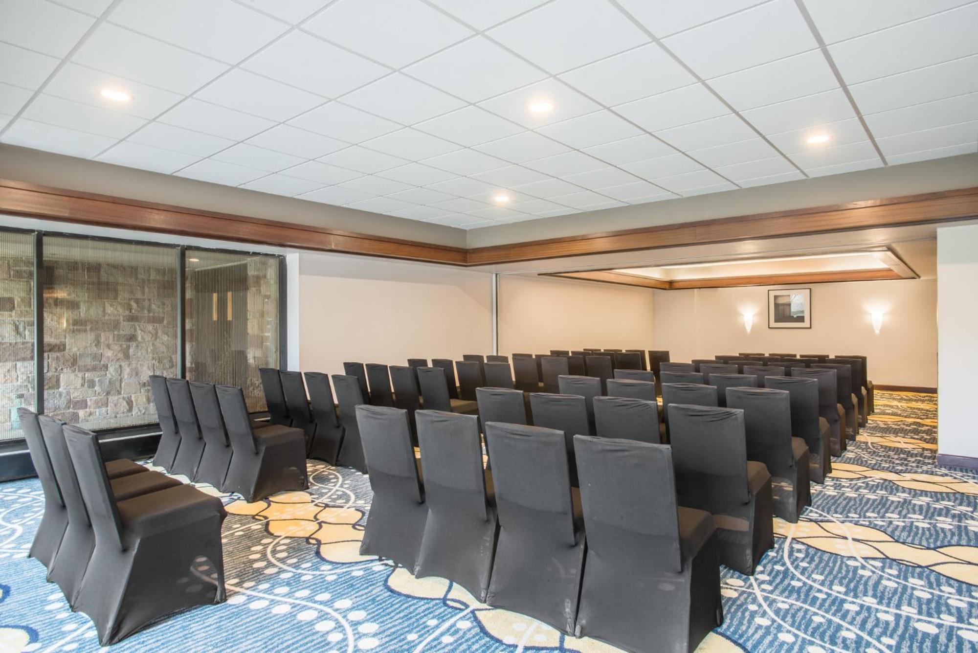 Crowne Plaza Princeton - Conference Center By Ihg Bagian luar foto