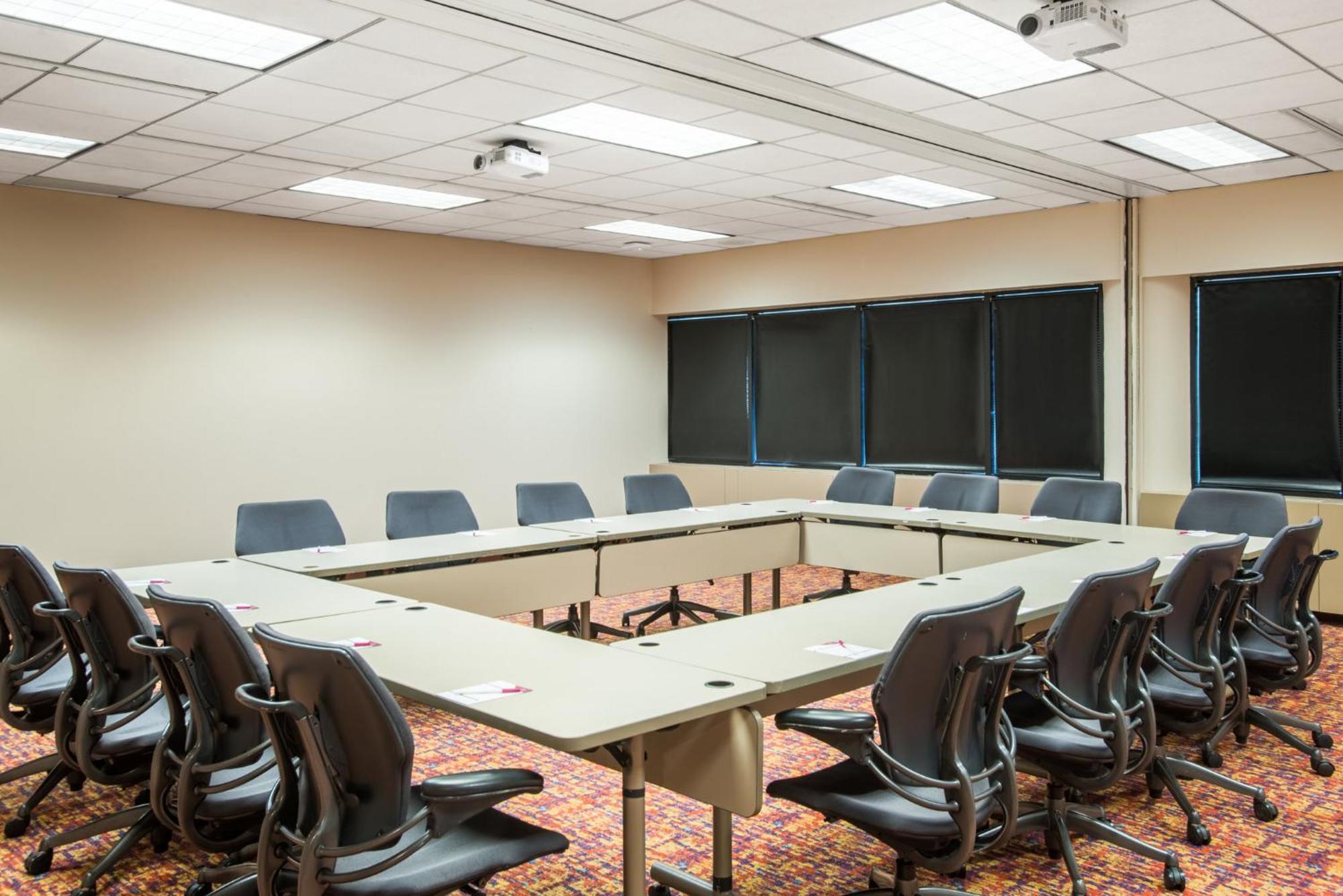 Crowne Plaza Princeton - Conference Center By Ihg Bagian luar foto