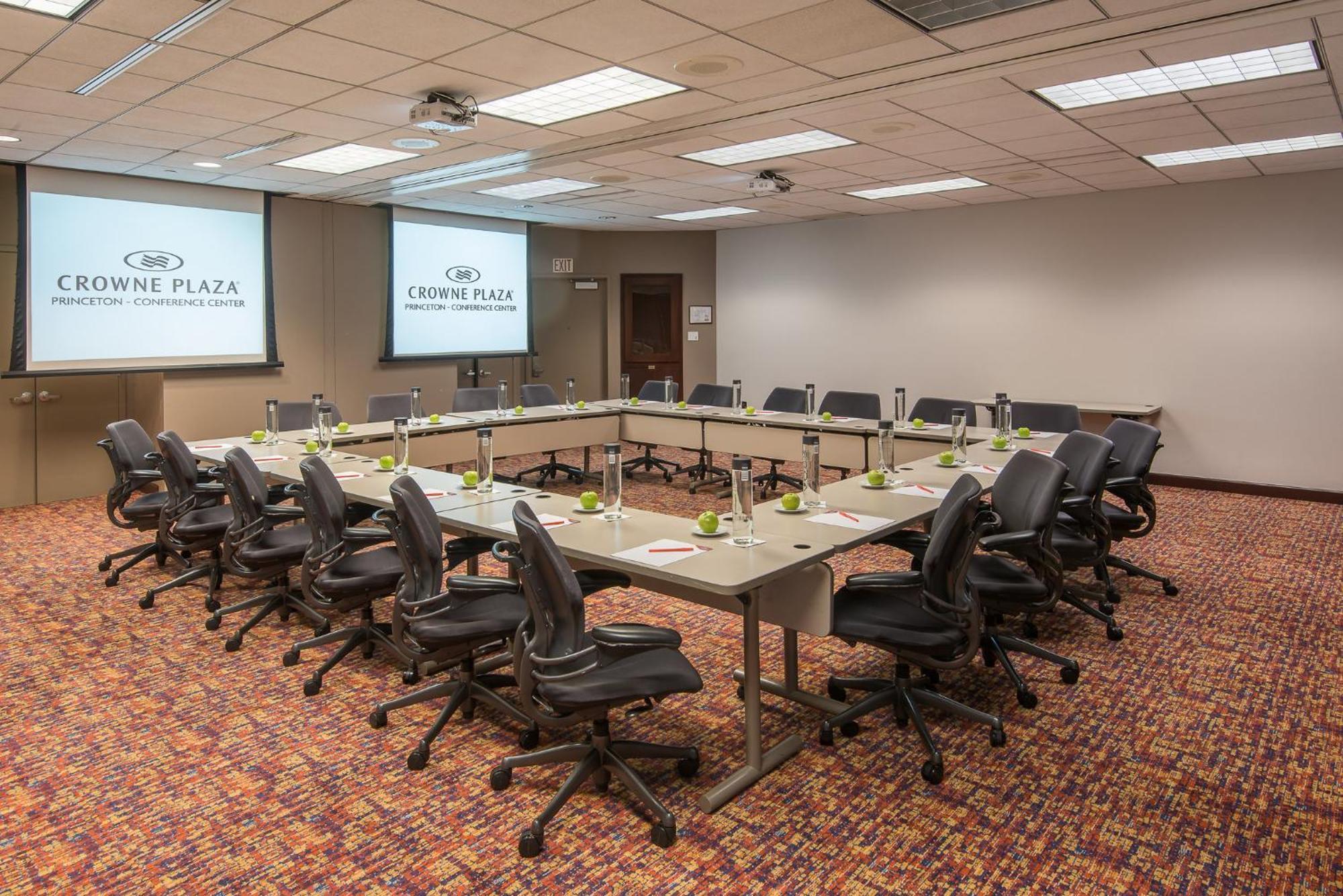 Crowne Plaza Princeton - Conference Center By Ihg Bagian luar foto