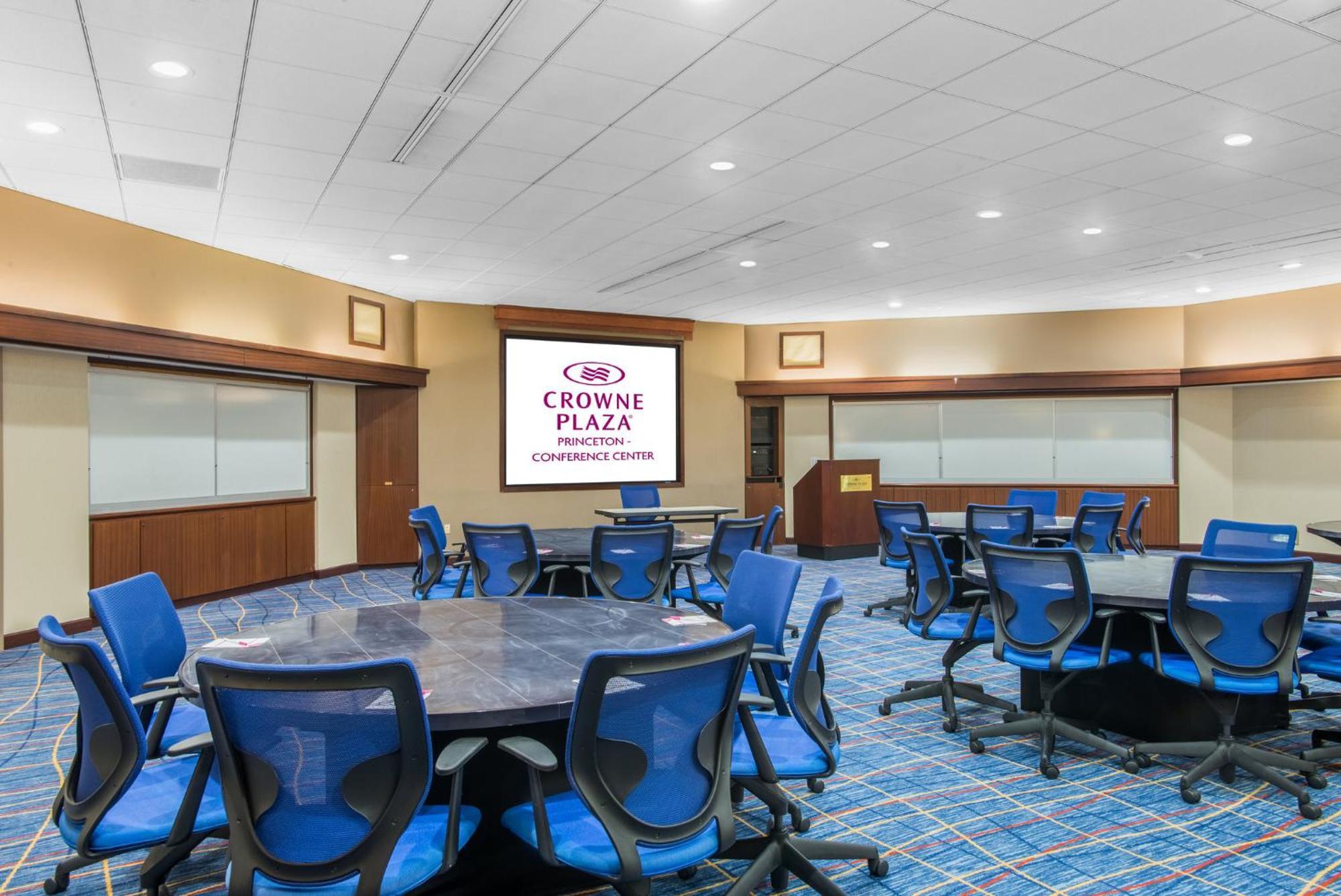 Crowne Plaza Princeton - Conference Center By Ihg Bagian luar foto