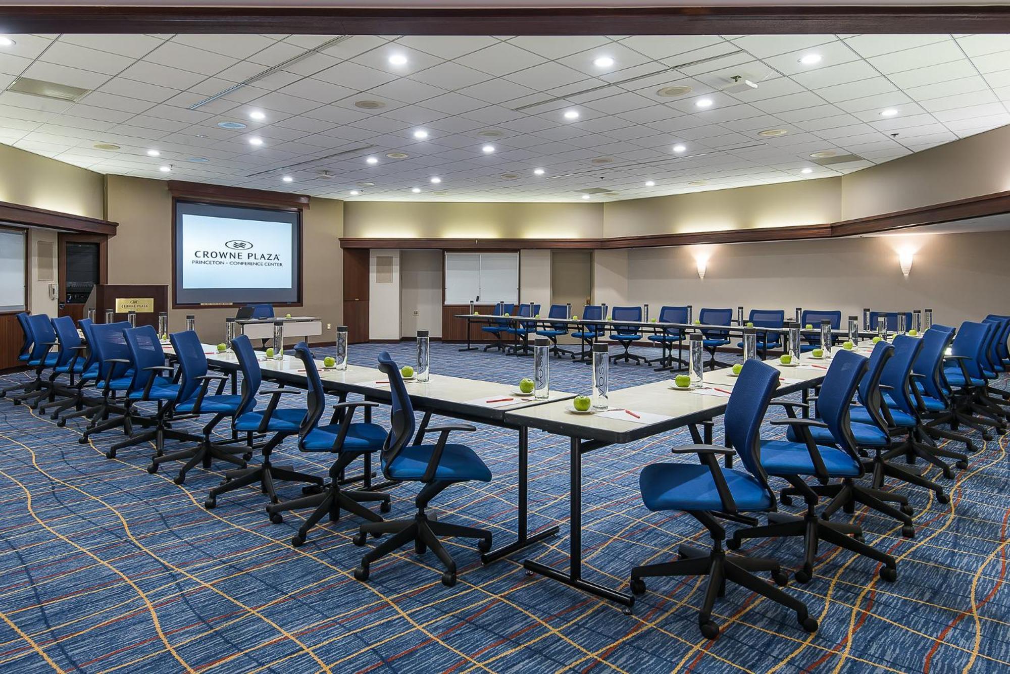 Crowne Plaza Princeton - Conference Center By Ihg Bagian luar foto