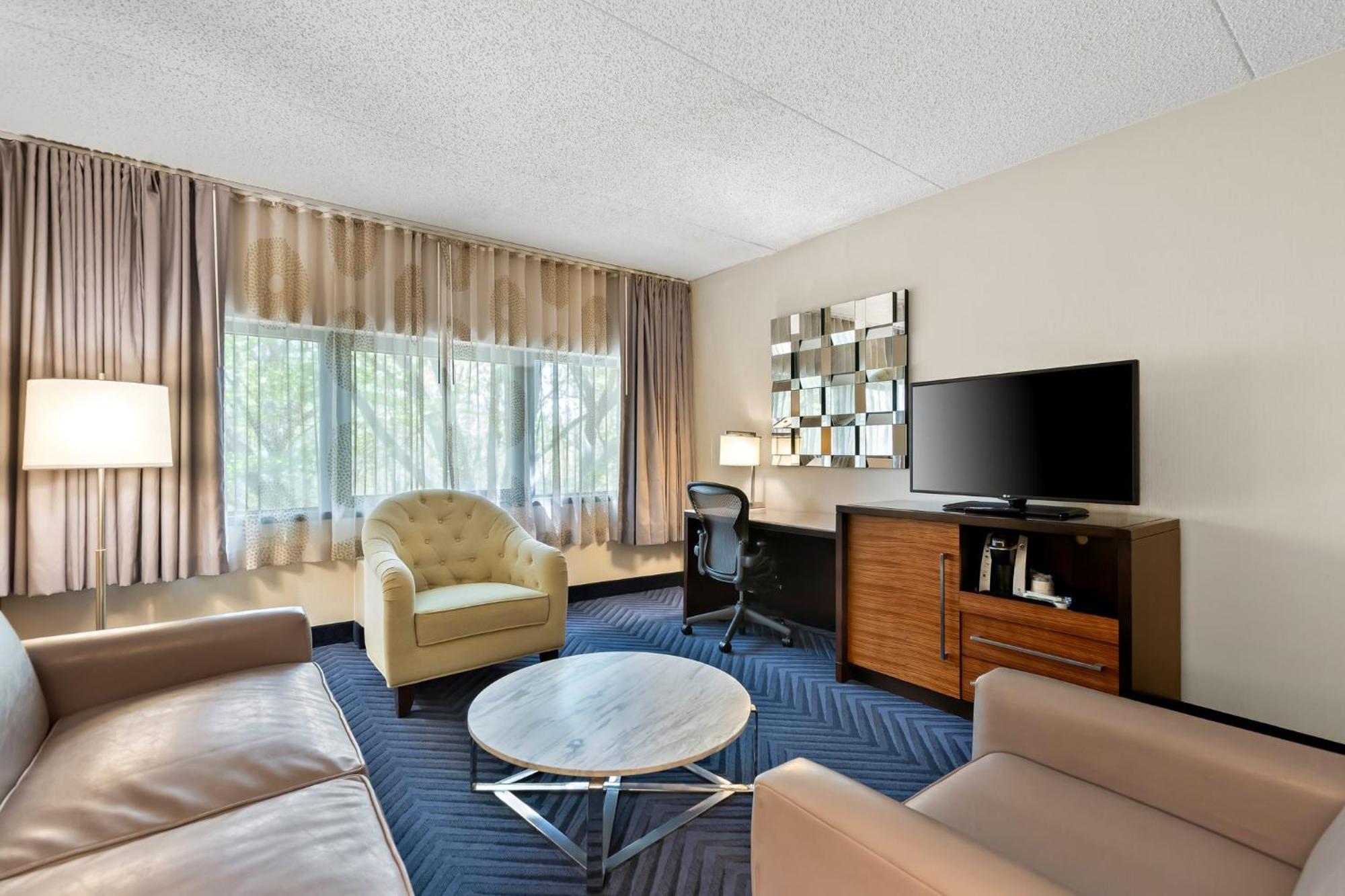 Crowne Plaza Princeton - Conference Center By Ihg Bagian luar foto